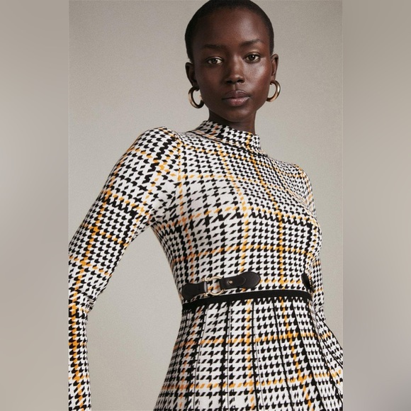 ❌SOLD🏷️Karen Millen Petite Check Knit Funnel Neck Skater Dress - Picture 2 of 11
